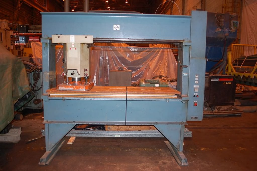 Used USM DVKSRL 33 Ton Travelling Head Die Cutting Press Prestige