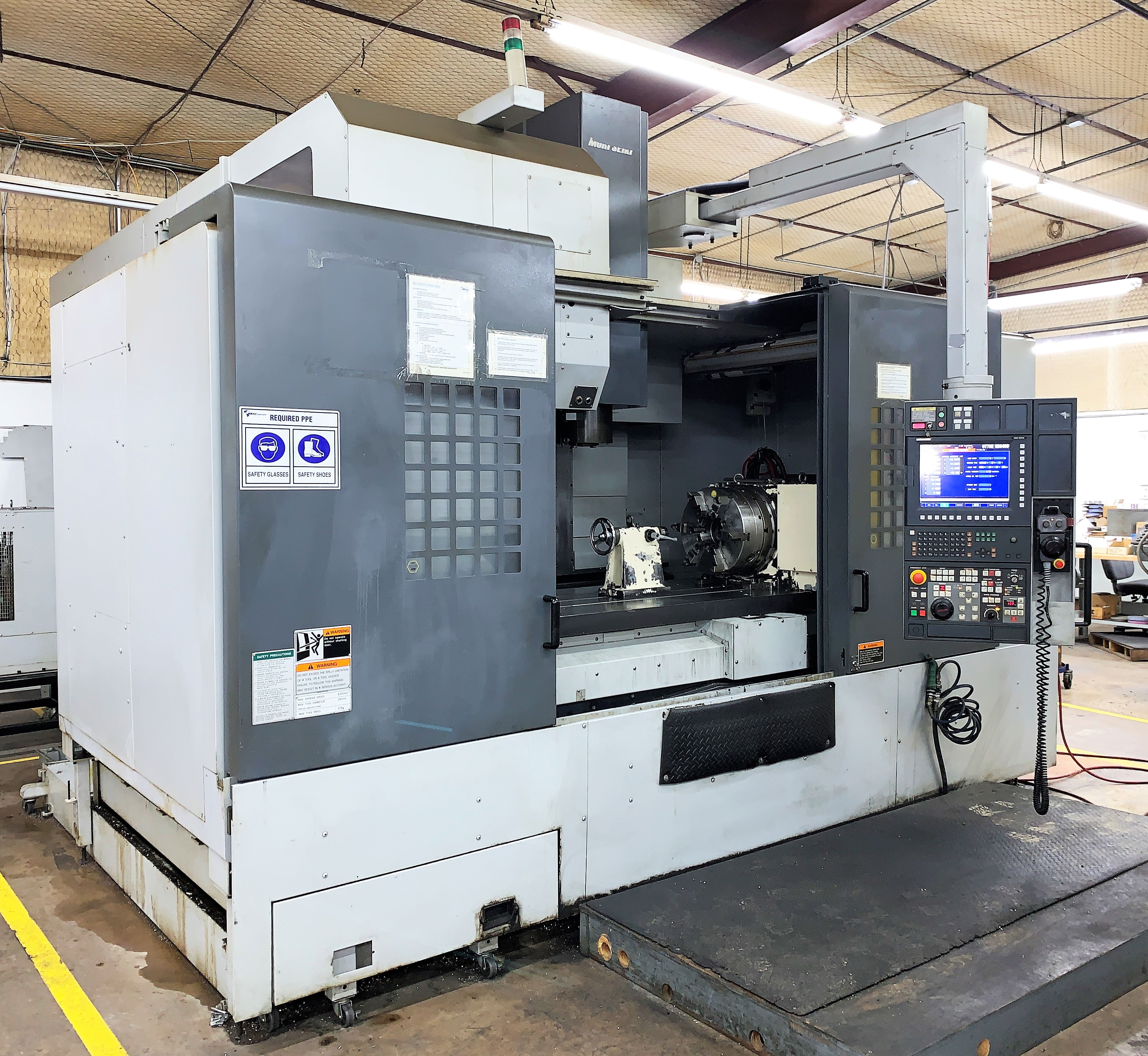 Used CNC VERTICAL MACHINING CENTER